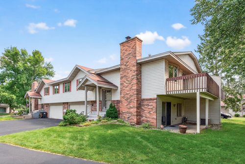 5657 Chatsworth St N, Shoreview, MN, 55126-9104 | Card Image