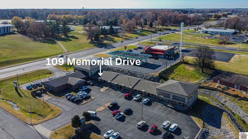 109 Memorial Dr, Paducah, KY, 42001-6793 | Card Image