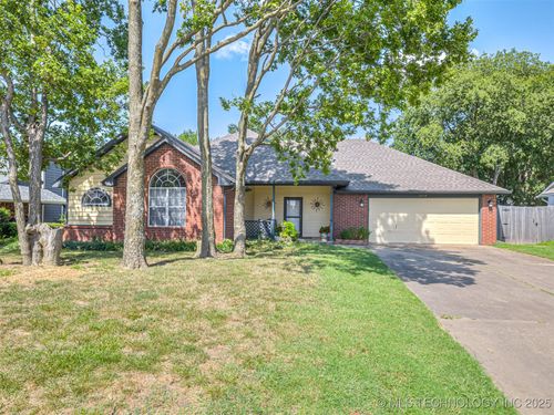 2418 Westwood Dr, Claremore, OK, 74017-4800 | Card Image