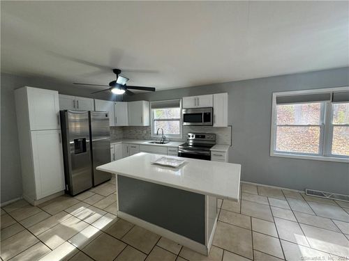 1-18 High Top Cir, Hamden, CT, 06514-4806 | Card Image