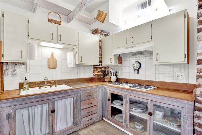 535 E Gordon St, Townhouse with 2 bedrooms, 2 bathrooms and null parking in savannah GA | Image 14