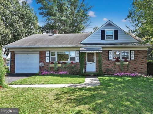 204 Phillip Dr, Myerstown, PA, 17067-3067 | Card Image