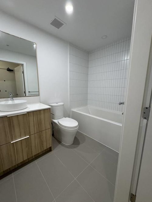 1fl-2450 Garden Dr N, Vancouver, BC, V5L | Card Image