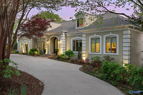 94 Scenic Dr Se, Huntsville, AL, 35801-2852 | Card Image