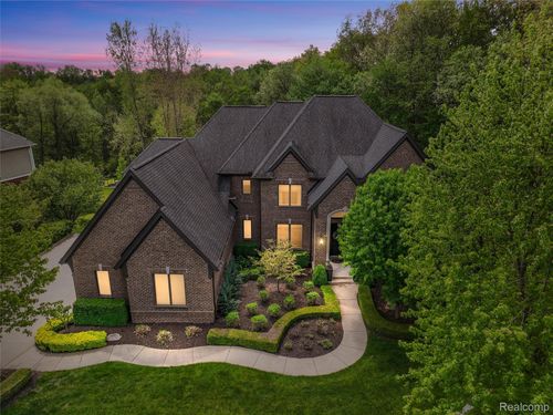 2761 Plum Creek Dr, Oakland, MI, 48363-2150 | Card Image
