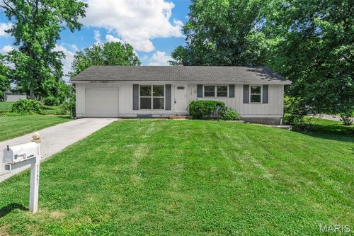 1121 Dauphine Ln, Manchester, MO, 63011-4117 | Card Image