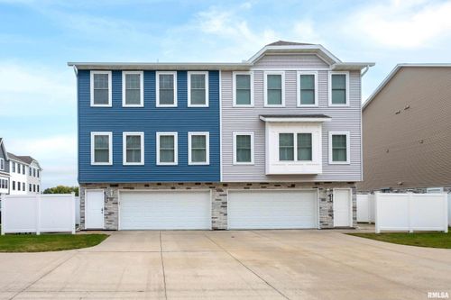 4833 Lauren Ln, Bettendorf, IA, 52722-1278 | Card Image