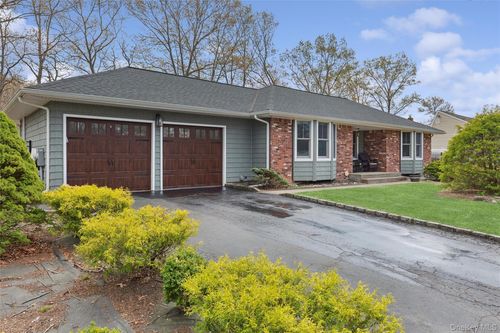 61 Griffin Dr, Mount Sinai, NY, 11766-3109 | Card Image