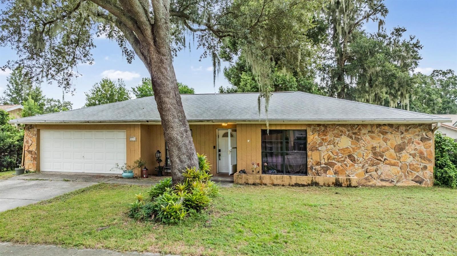 Benninger Dr, Brandon, FL 33510