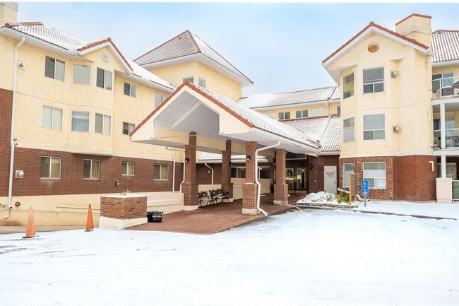 1215 - 1818 Simcoe Blvd Sw, Condo with 2 bedrooms, 2 bathrooms and 1 parking in Calgary AB | Image 4