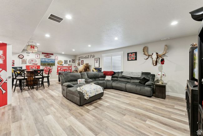 Living room featuring baseboards, visible vents, light wood-style floors, and recessed lighting | Image 29