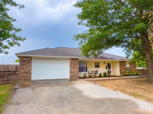 310 W Cedar St, Nocona, TX, 76255-2609 | Card Image
