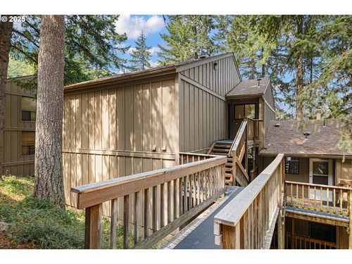 201 Trailside Loop, Eugene, OR, 97405-3555 | Card Image
