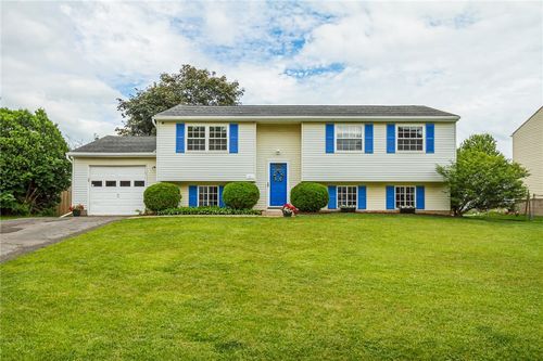 1611 Wheatstone Dr, Farmington, NY, 14425-9361 | Card Image