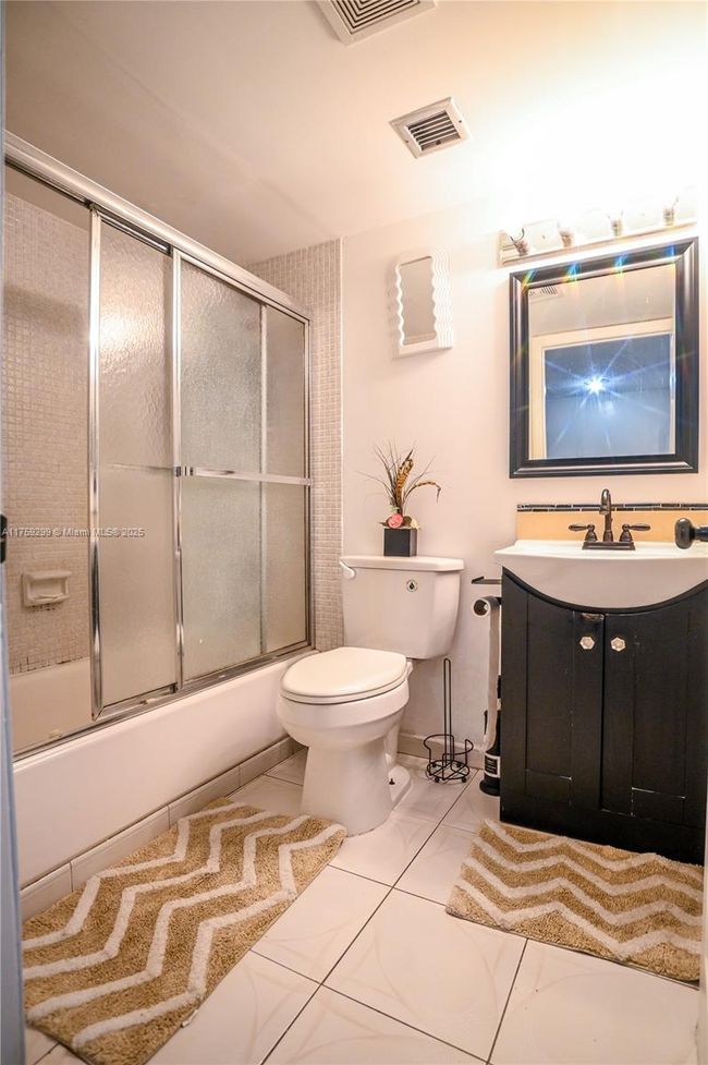 APT-601 - 4164 Inverrary Dr, Condo with 2 bedrooms, 2 bathrooms and null parking in Lauderhill FL | Image 18