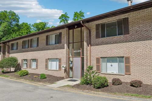 4073 Sanlin Dr, Coraopolis, PA, 15108-2877 | Card Image