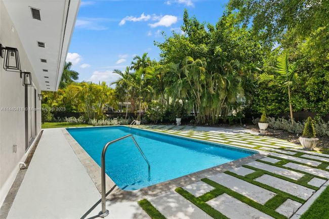 680 Buttonwood Ln, House other with 5 bedrooms, 5 bathrooms and null parking in Miami FL | Image 47