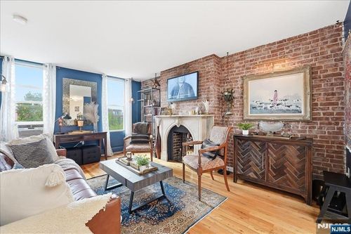 77 Garden St, Hoboken, NJ, 07030-3512 | Card Image