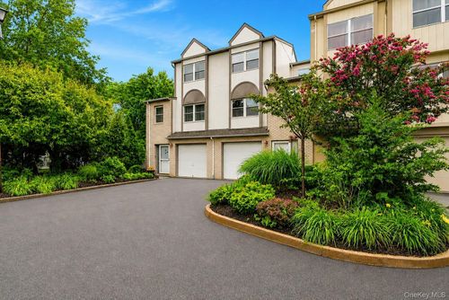 20 Milford Ct, Nanuet, NY, 10954-3843 | Card Image