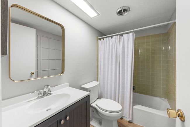 APT-2-2 - 2051 Creekside Dr, Condo with 1 bedrooms, 1 bathrooms and 1 parking in Wheaton IL | Image 17