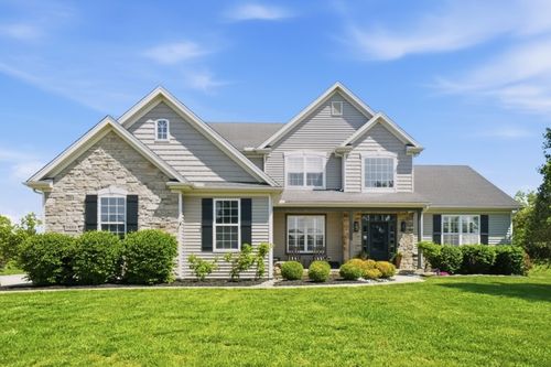 9488 Sandy Run Dr, Waynesville, OH, 45068-8452 | Card Image