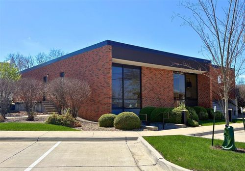 4144/4011 Golf Street Ne, Cedar Rapids, IA, 52402 | Card Image