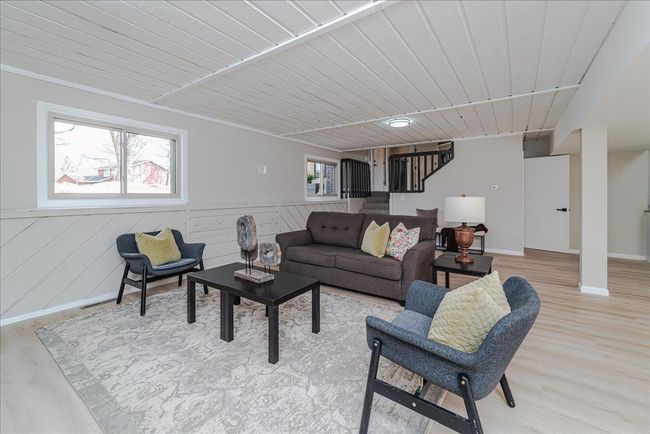 40-Family Room.jpg | Image 39
