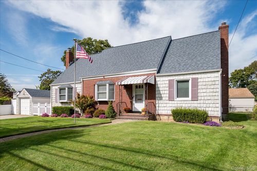 669 Seaman Ave, North Baldwin, NY, 11510-2750 | Card Image