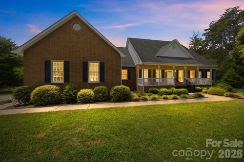 182 Robert Dr, Statesville, NC, 28625-8871 | Card Image