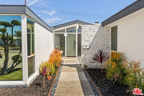 6646 S Bedford Avenue, Los Angeles, CA, 90056 | Card Image