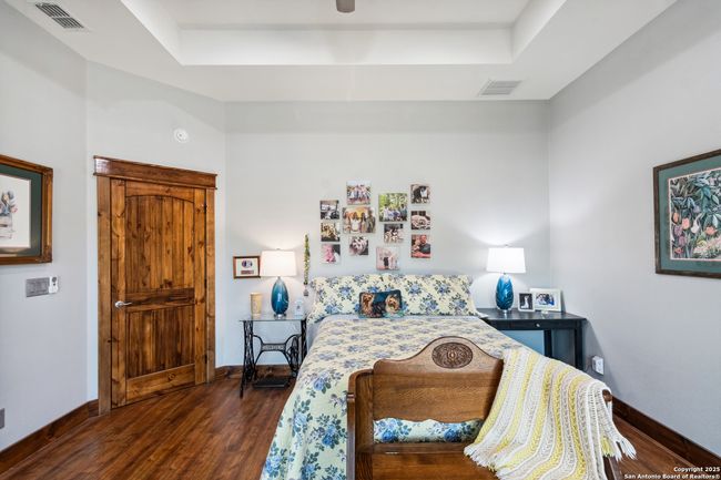 381 Camino Primero, House other with 3 bedrooms, 2 bathrooms and null parking in Leakey TX | Image 28
