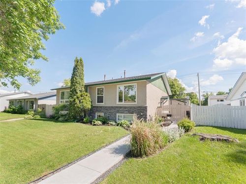 304 Dowling Ave E, Winnipeg, MB, R2C3K7 | Card Image