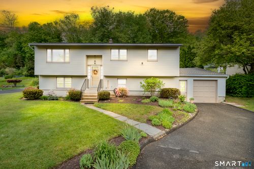 30 Tamanny Trl, Danbury, CT, 06811-3946 | Card Image