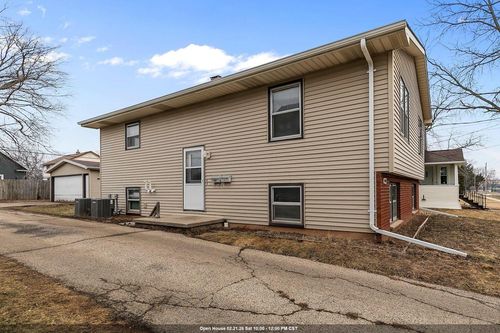 1050 Van Buren Avenue, OSHKOSH, WI, 54902 | Card Image