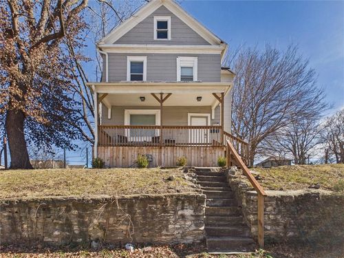 2421 Chestnut Ave, Kansas City, MO, 64127-4041 | Card Image