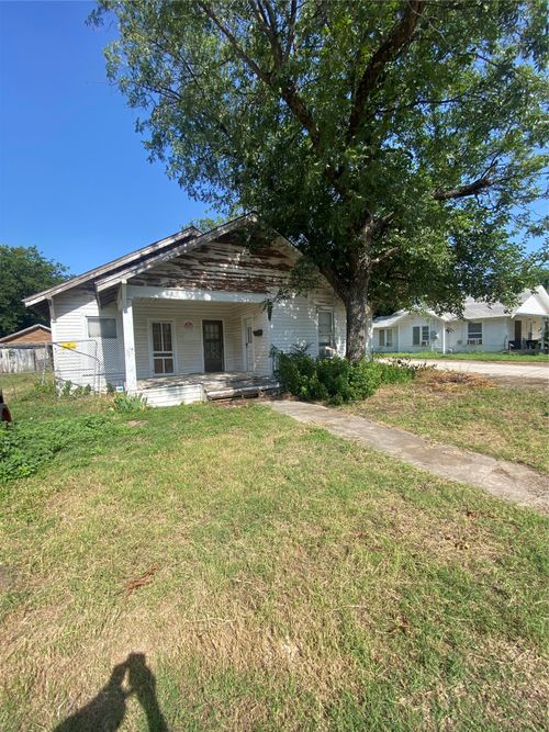 402 S Nueces St, Coleman, TX, 76834-3921 | Card Image