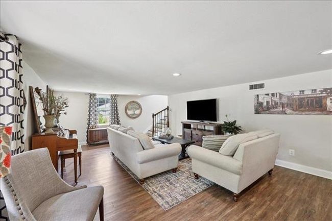 3231 Charles Ave, House other with 3 bedrooms, 2 bathrooms and 2 parking in Groves TX | Image 5