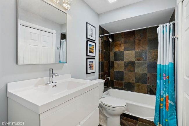 APT-407 - 8001 W Courte Dr, Condo with 2 bedrooms, 2 bathrooms and 1 parking in Niles IL | Image 12