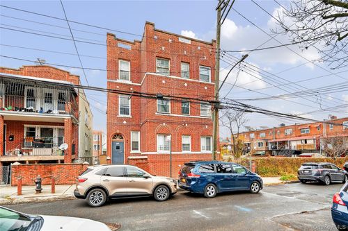 759 E 221st St, Bronx, NY, 10467-5122 | Card Image