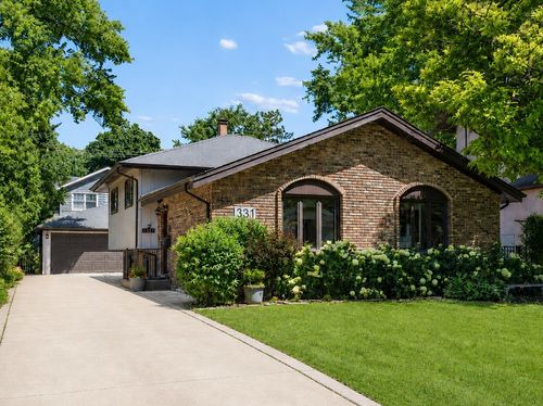 331 8th Ave, La Grange, IL, 60525-6415 | Card Image