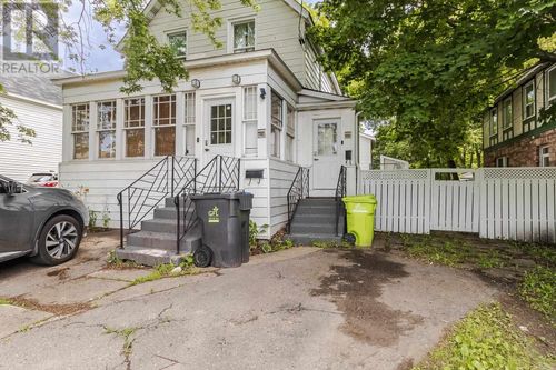 142 Pilgrim St, Sault Ste. Marie, ON, P6A3E9 | Card Image
