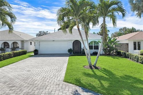 574 102nd Ave N, Naples, FL, 34108-3209 | Card Image