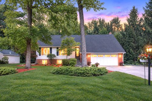 4788 Woodland Rd, Jackson, MI, 49203-5661 | Card Image