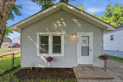 808 Corwin Ct, Pontiac, MI, 48340-2416 | Card Image