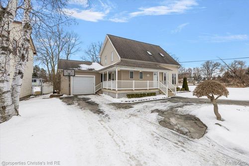 15850 Edsel Dr, Clinton Township, MI, 48035-2177 | Card Image