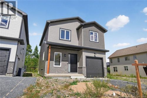 18 Weaver'S Way, Fredericton, NB, E3A3P8 | Card Image