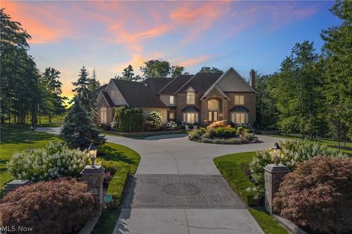 10611 Castle Pines Circle, Concord Twp, OH, 44077 | Card Image