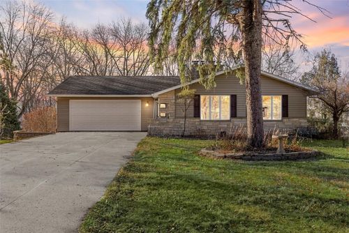 2131 Lakeview Ridge Drive Ne, Solon, IA, 52333 | Card Image