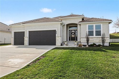 525 Ne Sienna Pl, Lee's Summit, MO, 64064-7864 | Card Image