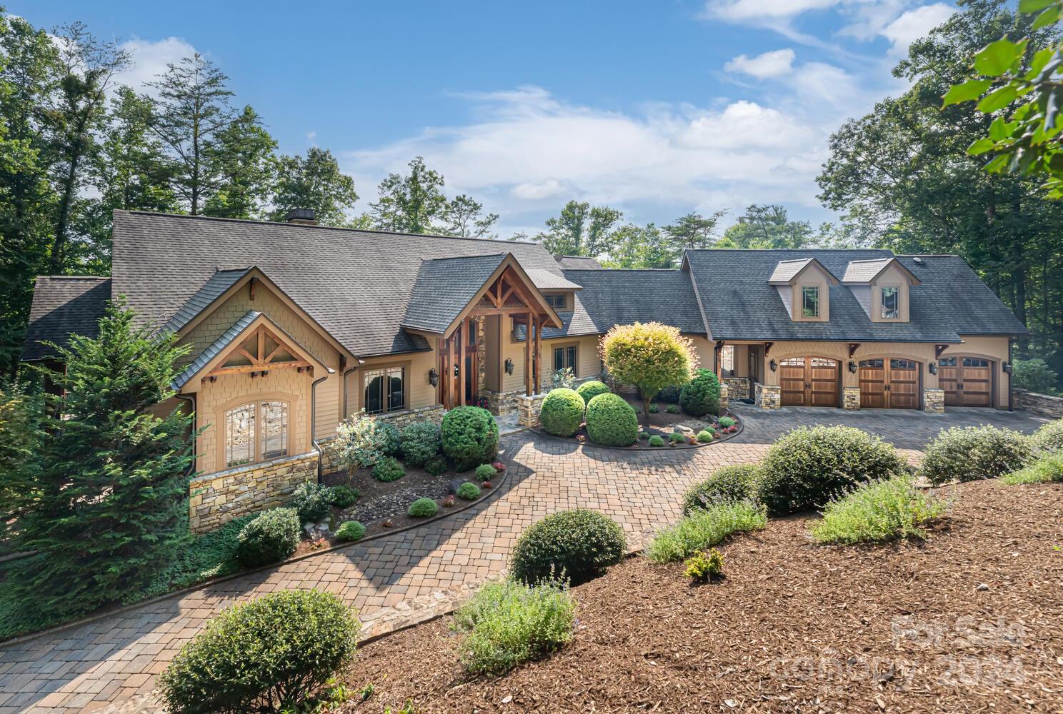 Ashley Bend Trl, Hendersonville, NC 28792